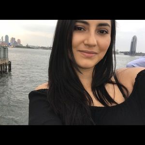 Meet your Posher, Alejandra